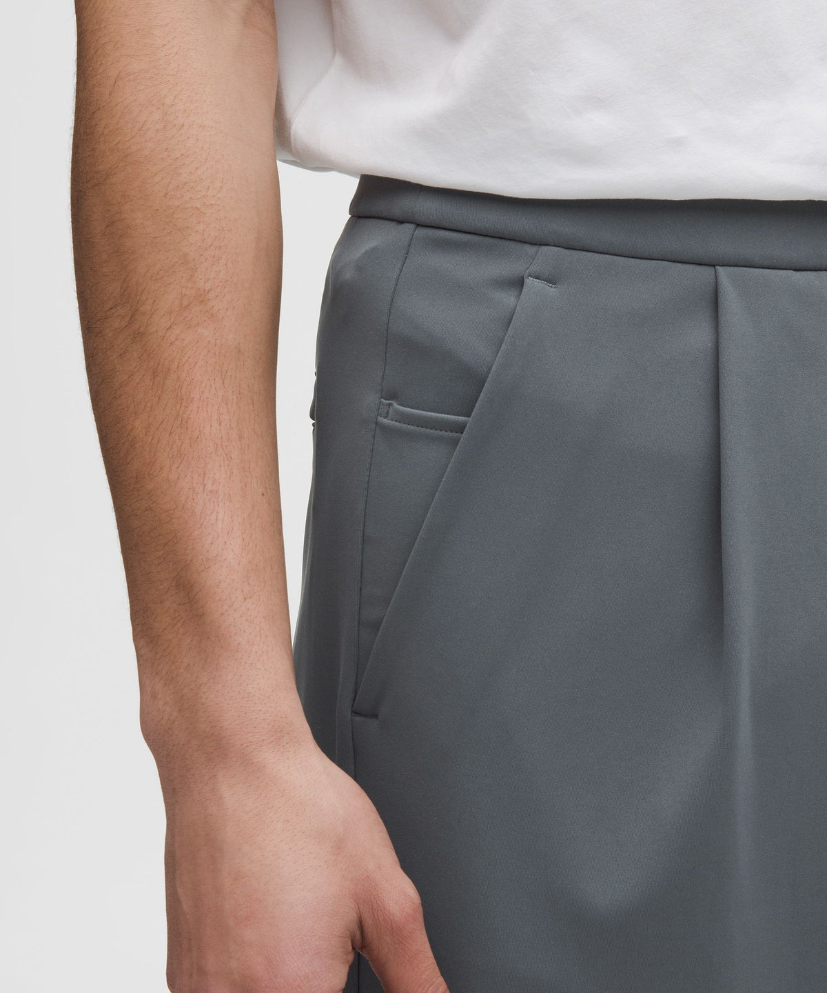 Men's Daydrift Relaxed-Fit Pleated Trouser ShorterNo Belt Loops