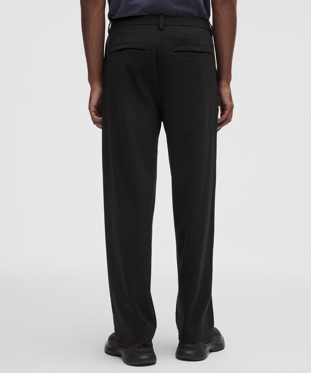 Men's Daydrift Relaxed-Fit Pleated TrouserShorter