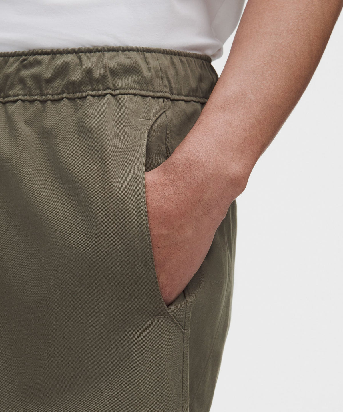Unshaken Relaxed Pull-On Short 9"
