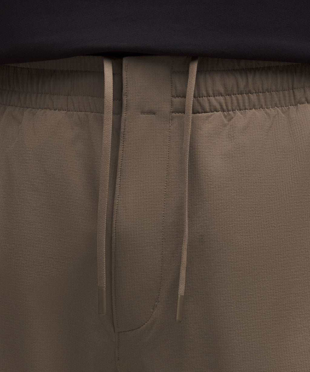 Zero Tucks Relaxed-Fit Short 8"
