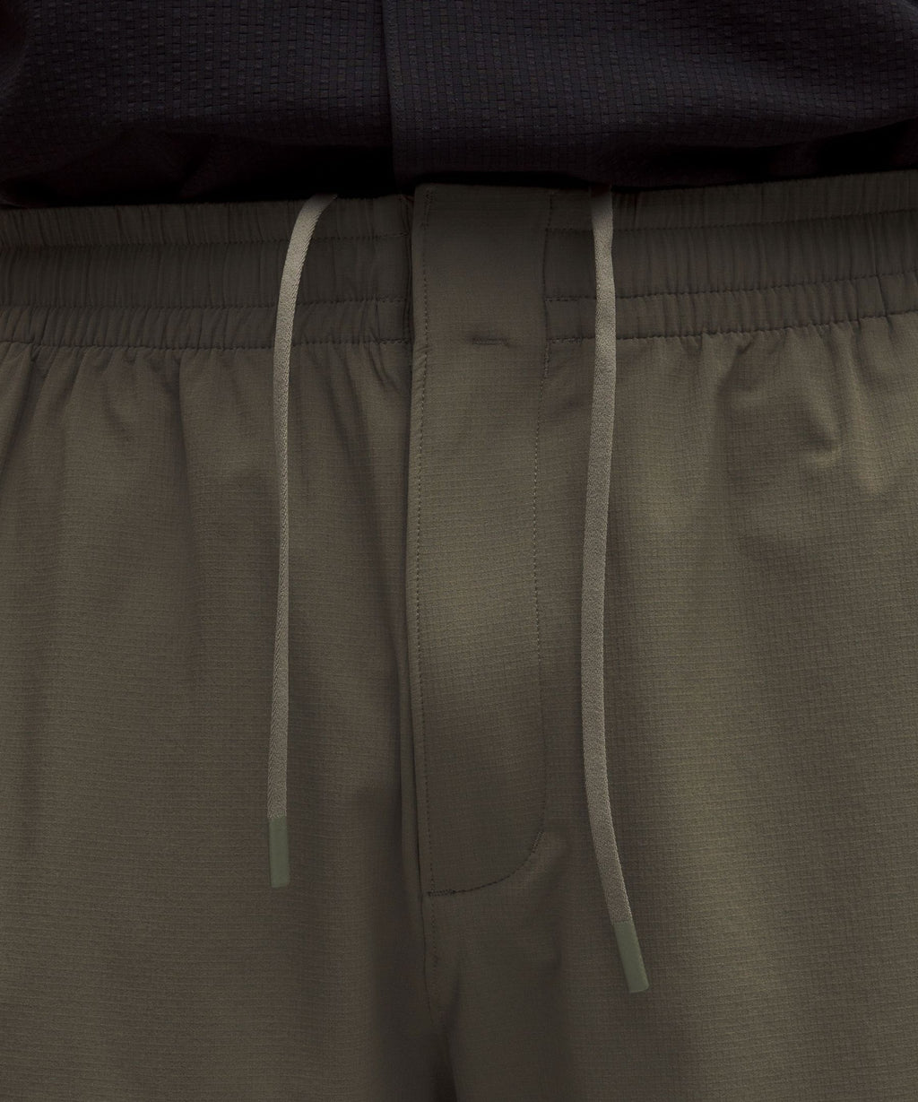 Zero Tucks Relaxed-Fit Short 8"