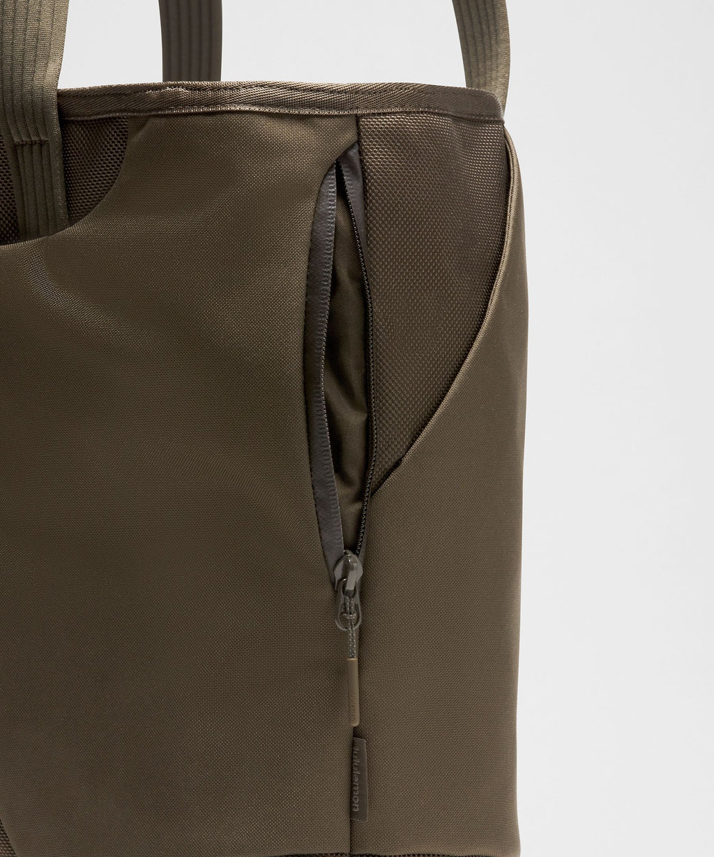Daily Dispatch Tote Bag 16L