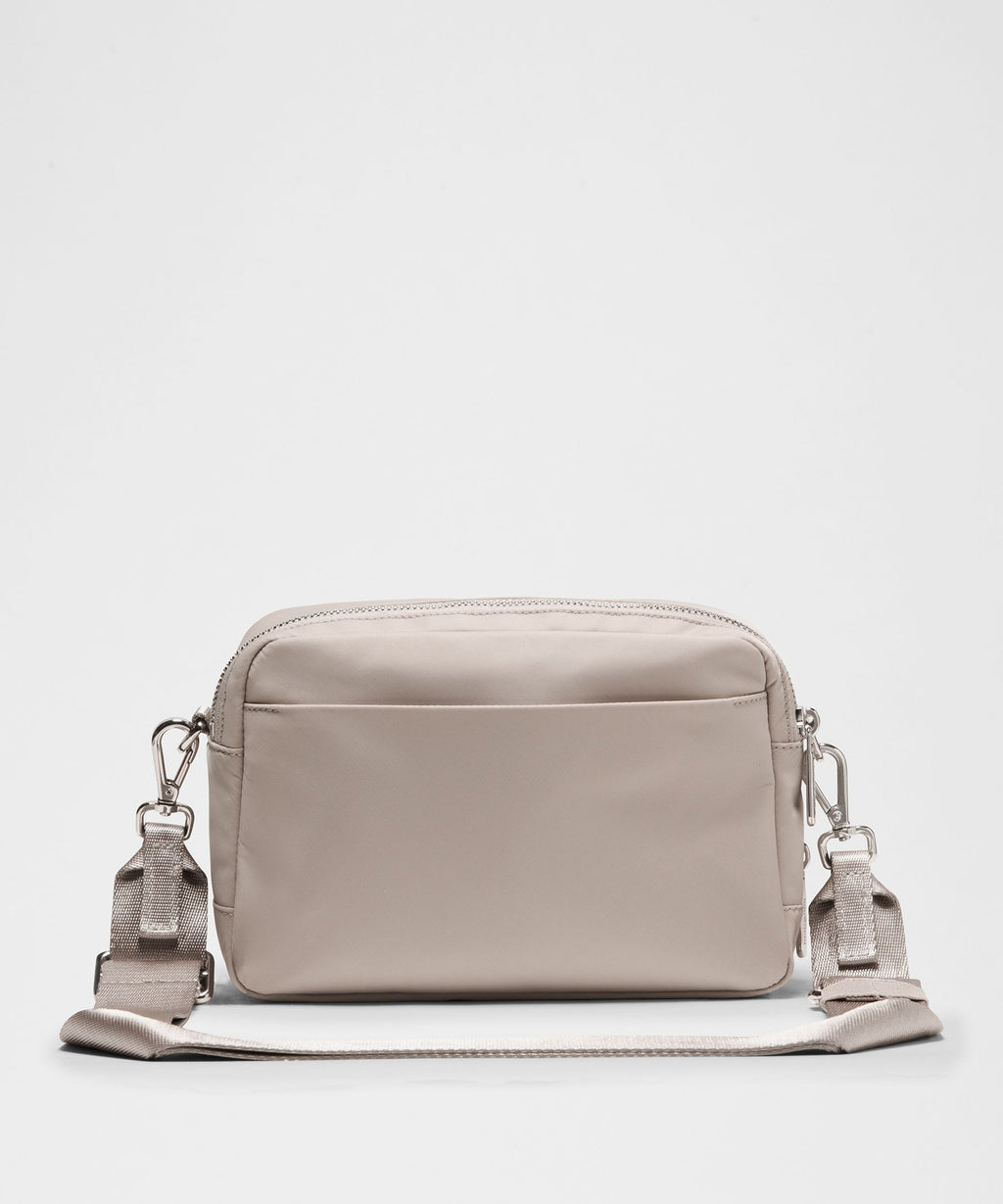 Everywhere Crossbody 3L LargeMetal Hardware
