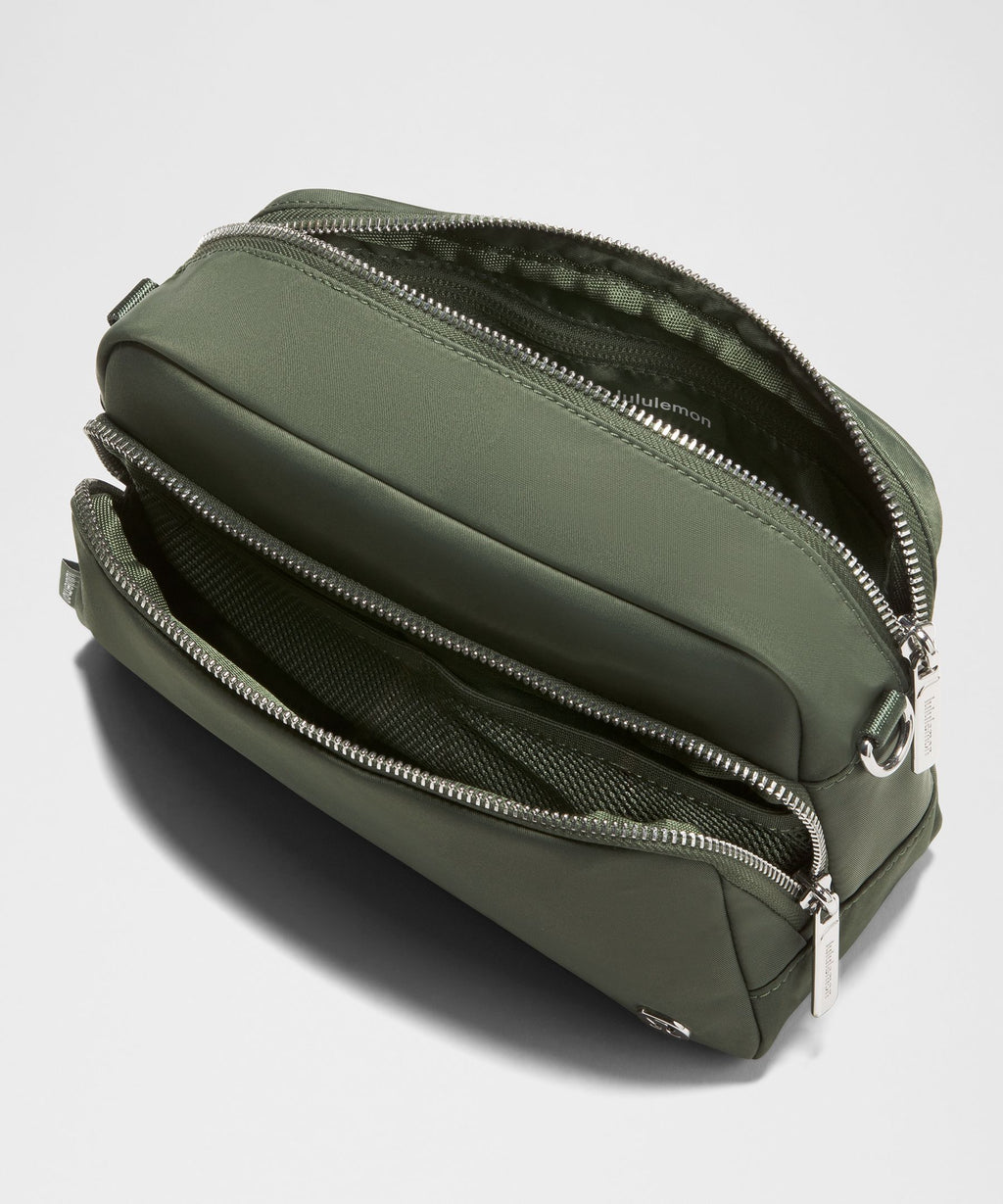 Everywhere Crossbody 3L LargeMetal Hardware