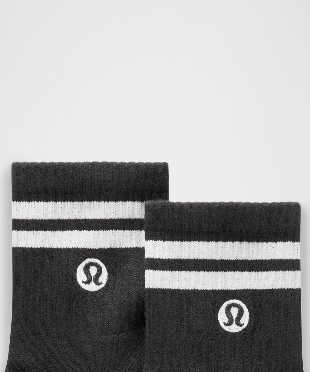 Unisex Daily Essential Quarter SocksStripe