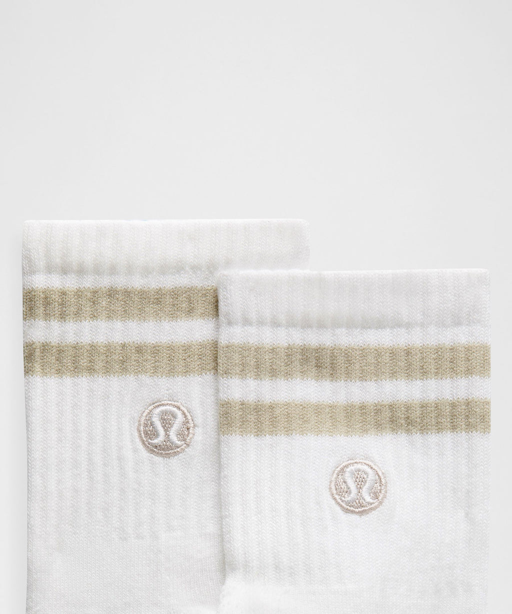 Unisex Daily Essential Quarter SocksStripe