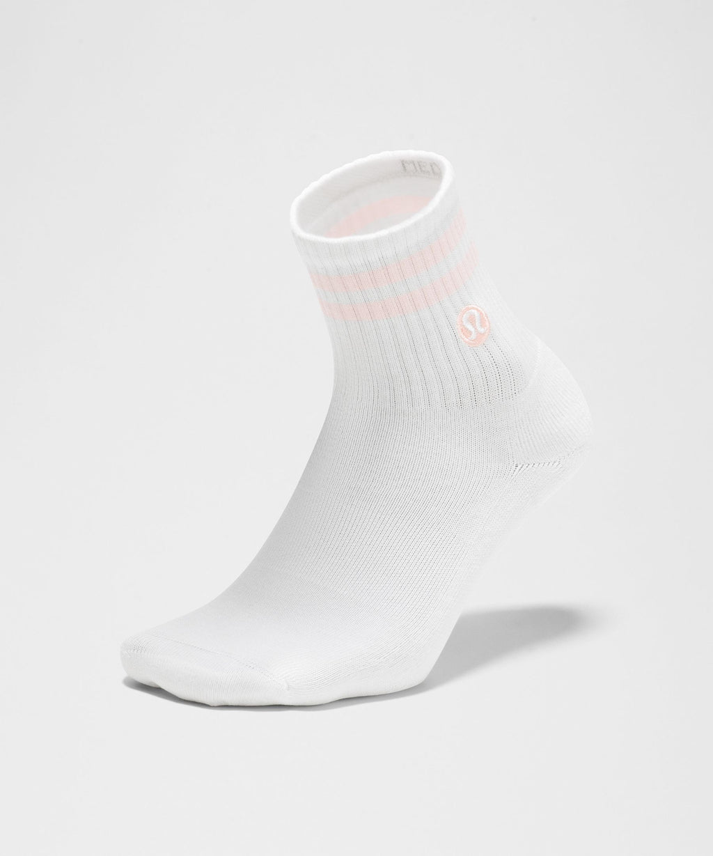 Unisex Daily Essential Quarter SocksStripe