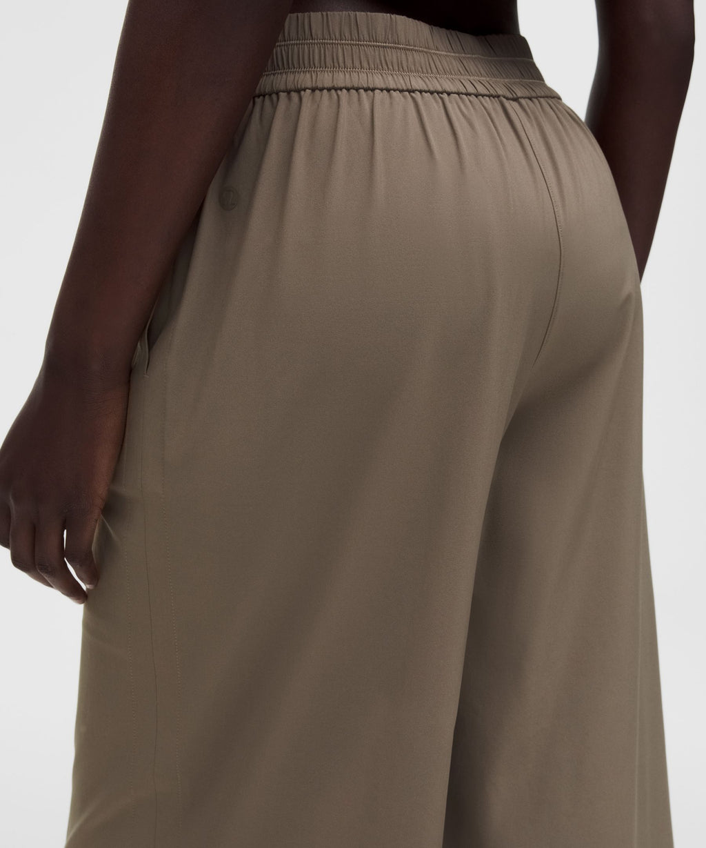 Breezily Mid-Rise Cropped Pant