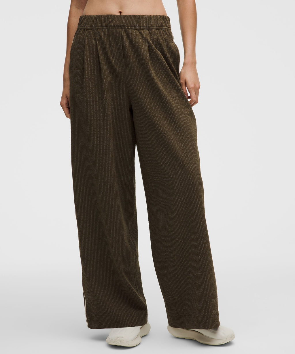 Seersucker WovenAir High-Rise Pleated PantShort