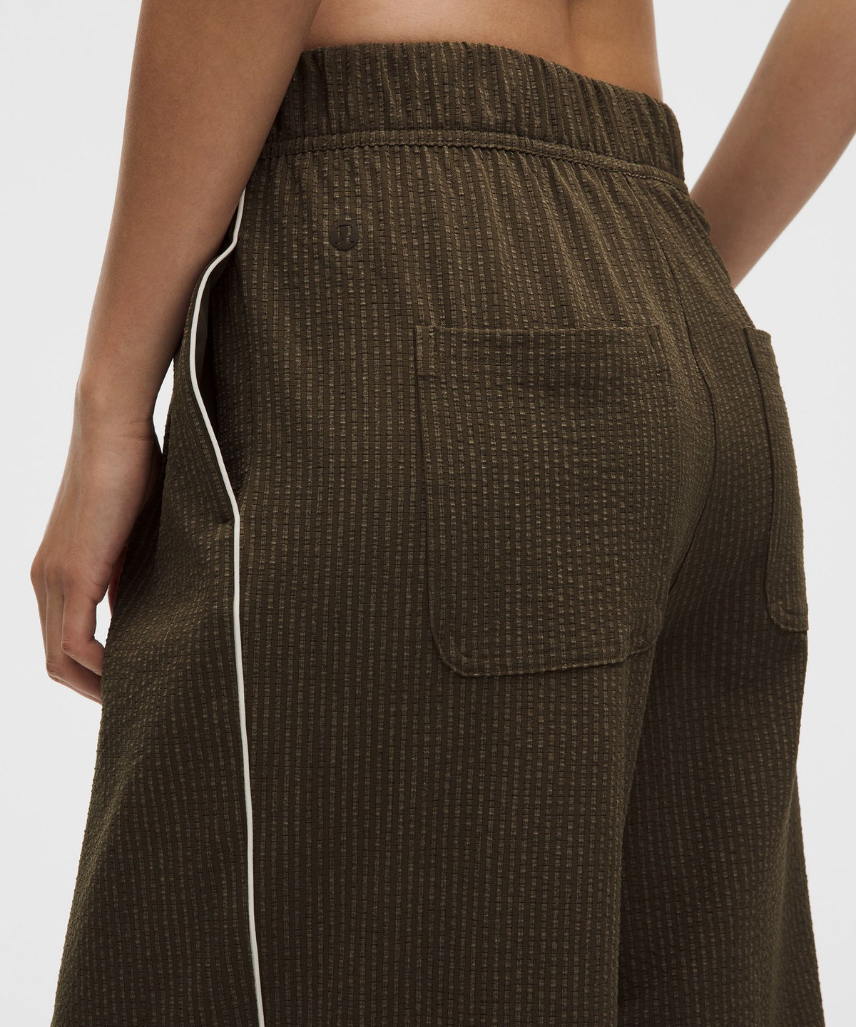 Seersucker WovenAir High-Rise Pleated PantShort