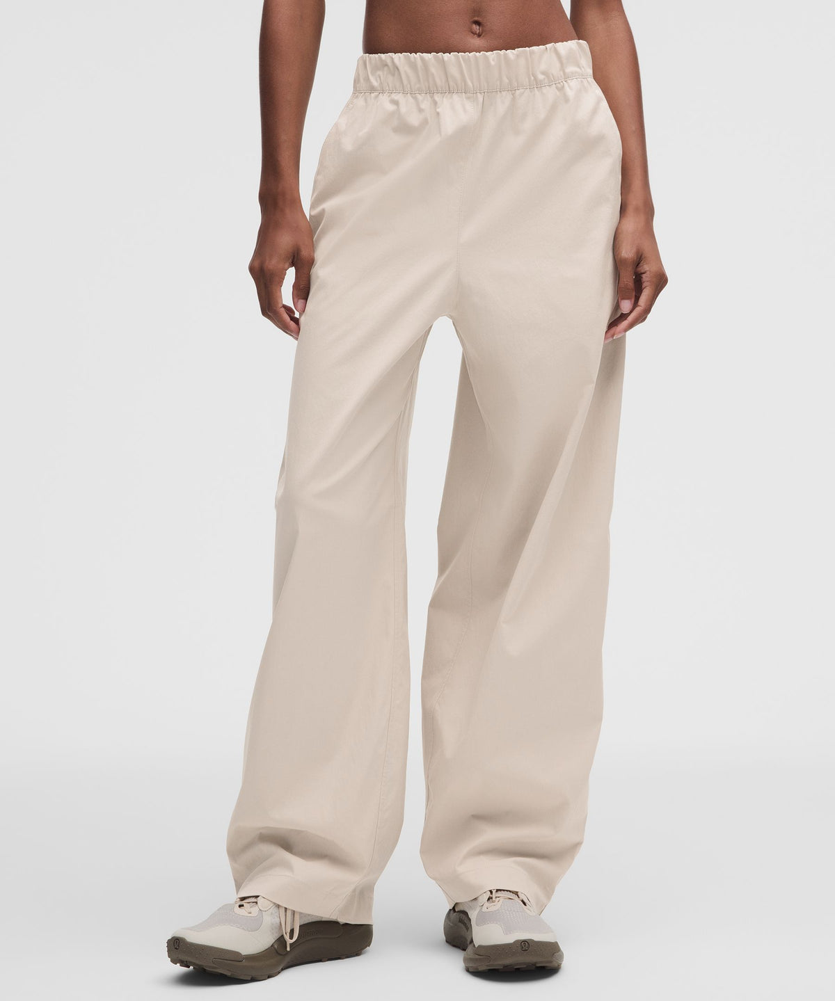 Woven Mid-Rise Barrel-Leg PantRegular