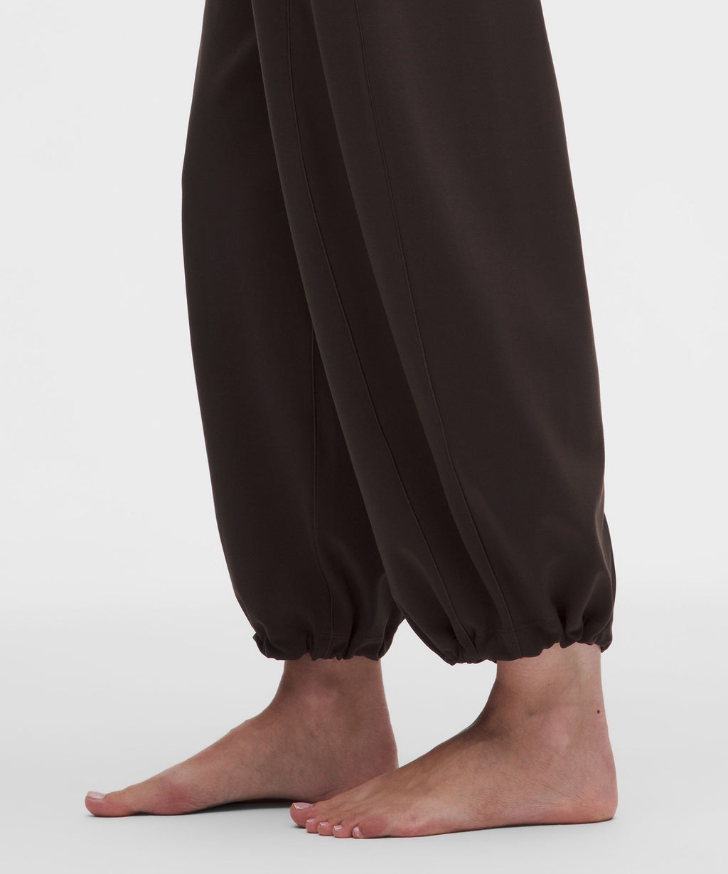 Groove Low-Rise Relaxed Cinch PantRegular