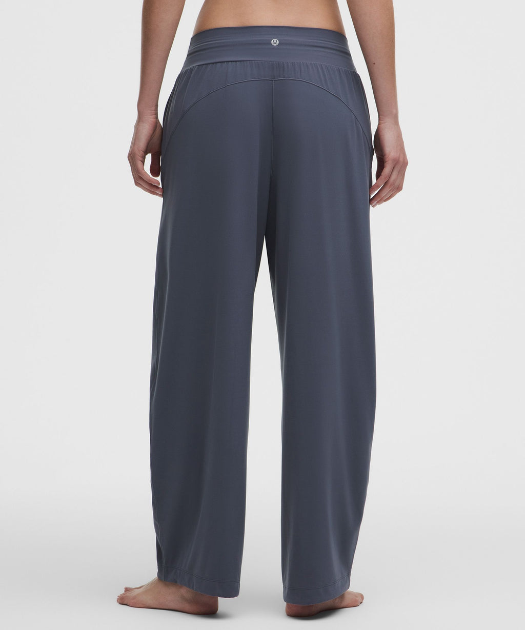Groove Low-Rise Relaxed Cinch PantRegular