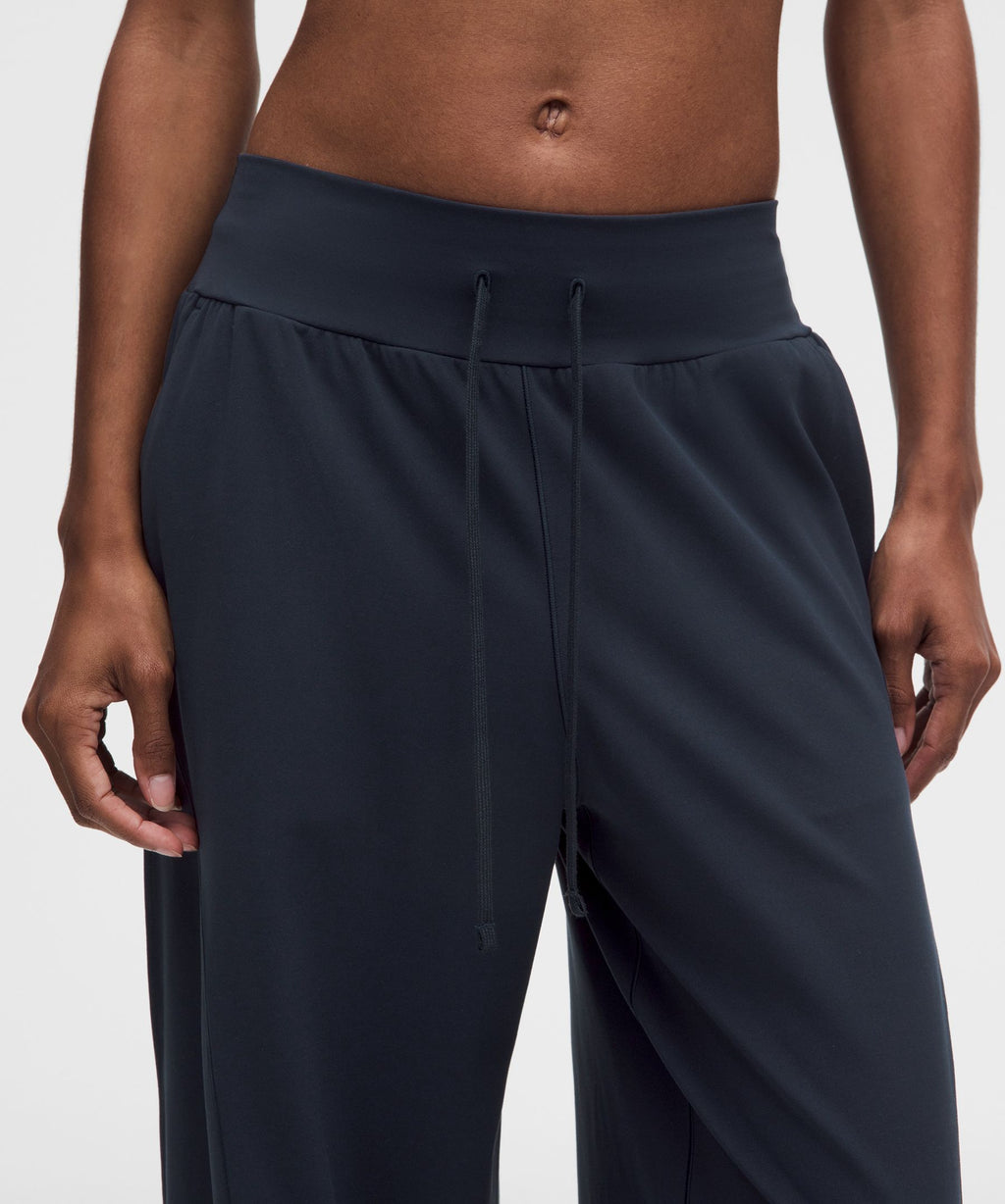 Groove Low-Rise Relaxed Cinch PantShort