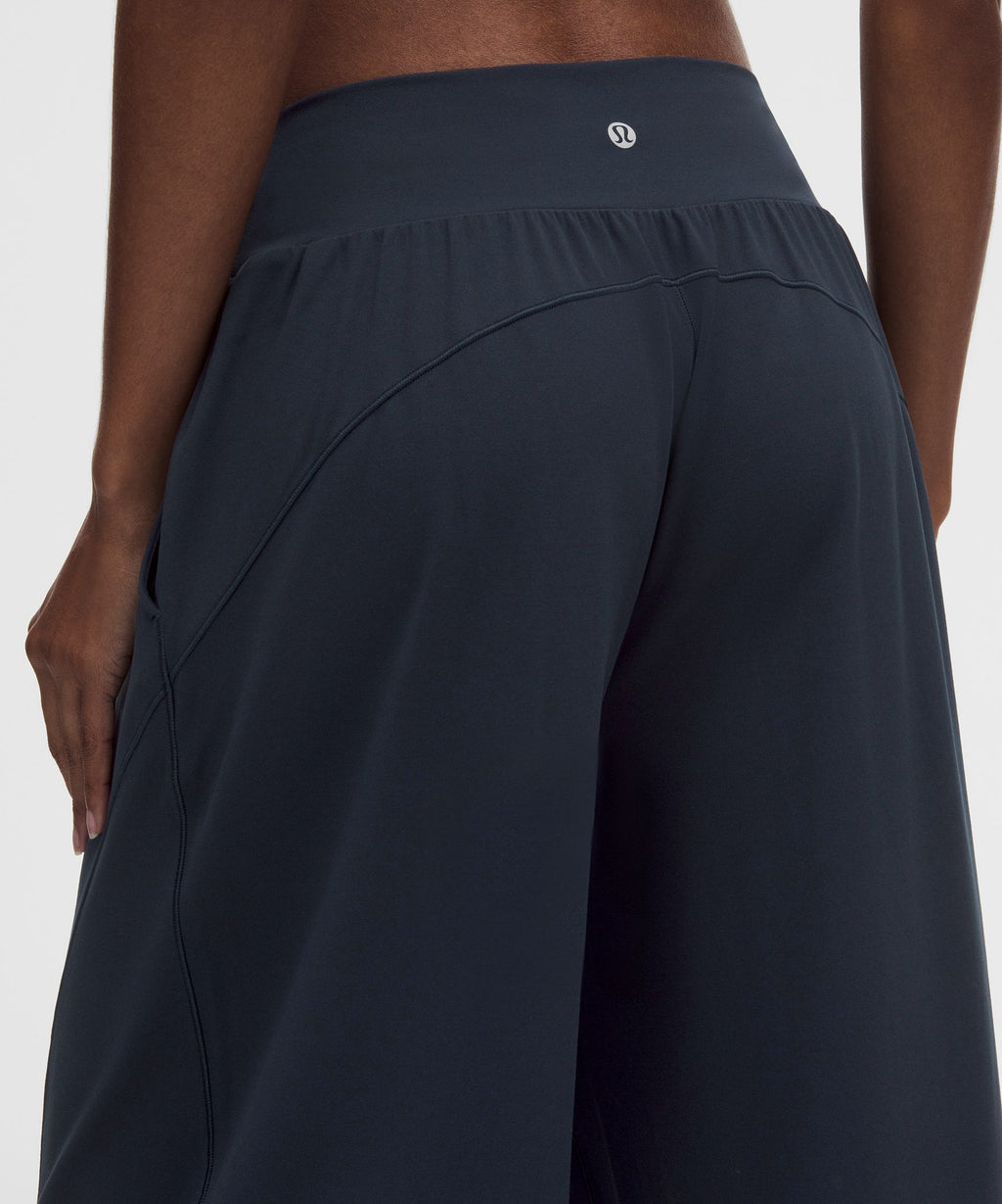 Groove Low-Rise Relaxed Cinch PantShort