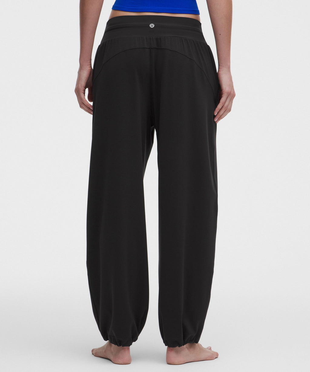 Groove Low-Rise Relaxed Cinch PantRegular