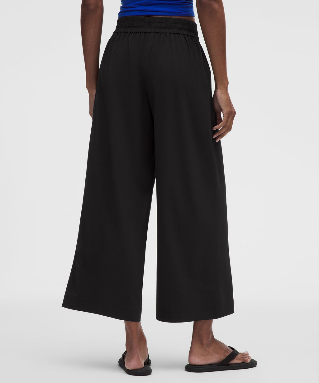 Breezily Mid-Rise Cropped Pant