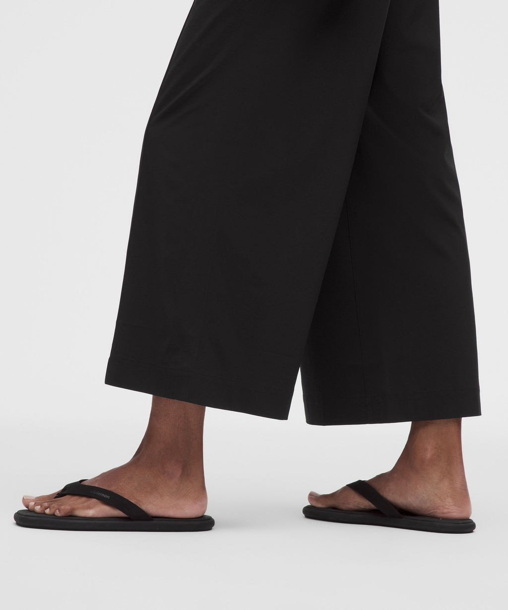 Breezily Mid-Rise Cropped Pant