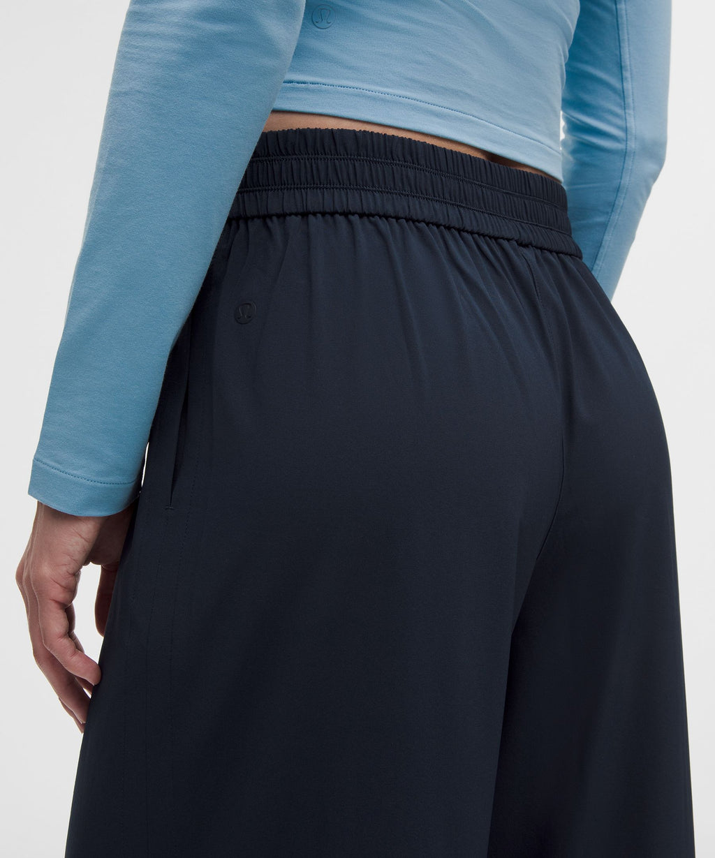 Breezily Mid-Rise Cropped Pant