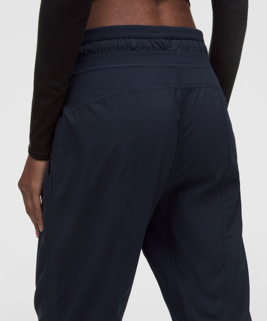 Dance Studio Mid-Rise Cropped Pant