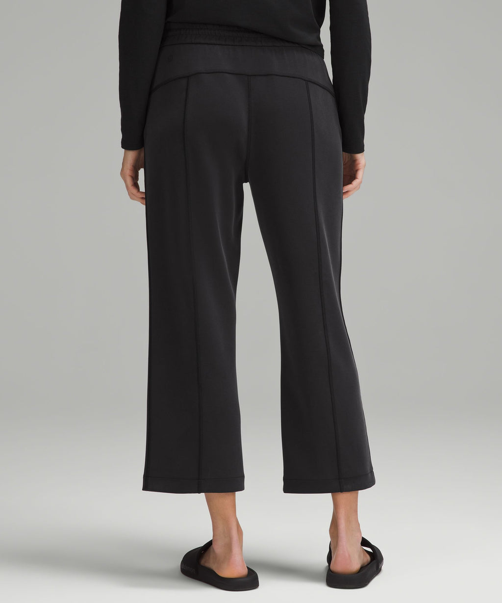 Softstreme High-Rise Straight-Leg Cropped Pant