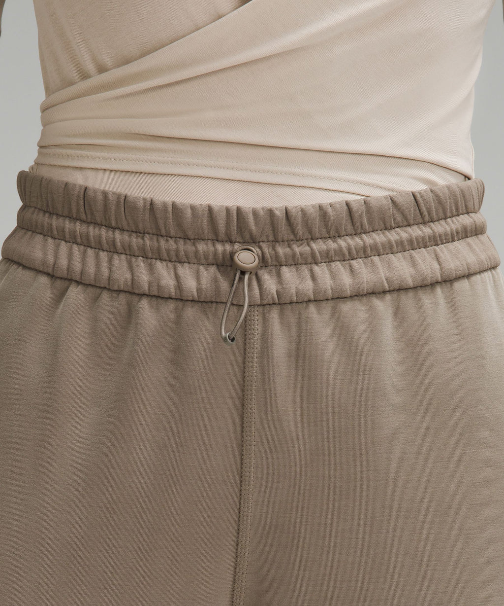 Softstreme High-Rise Straight-Leg Cropped Pant