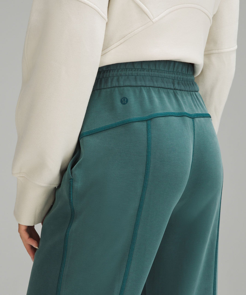 Softstreme High-Rise Straight-Leg Cropped Pant
