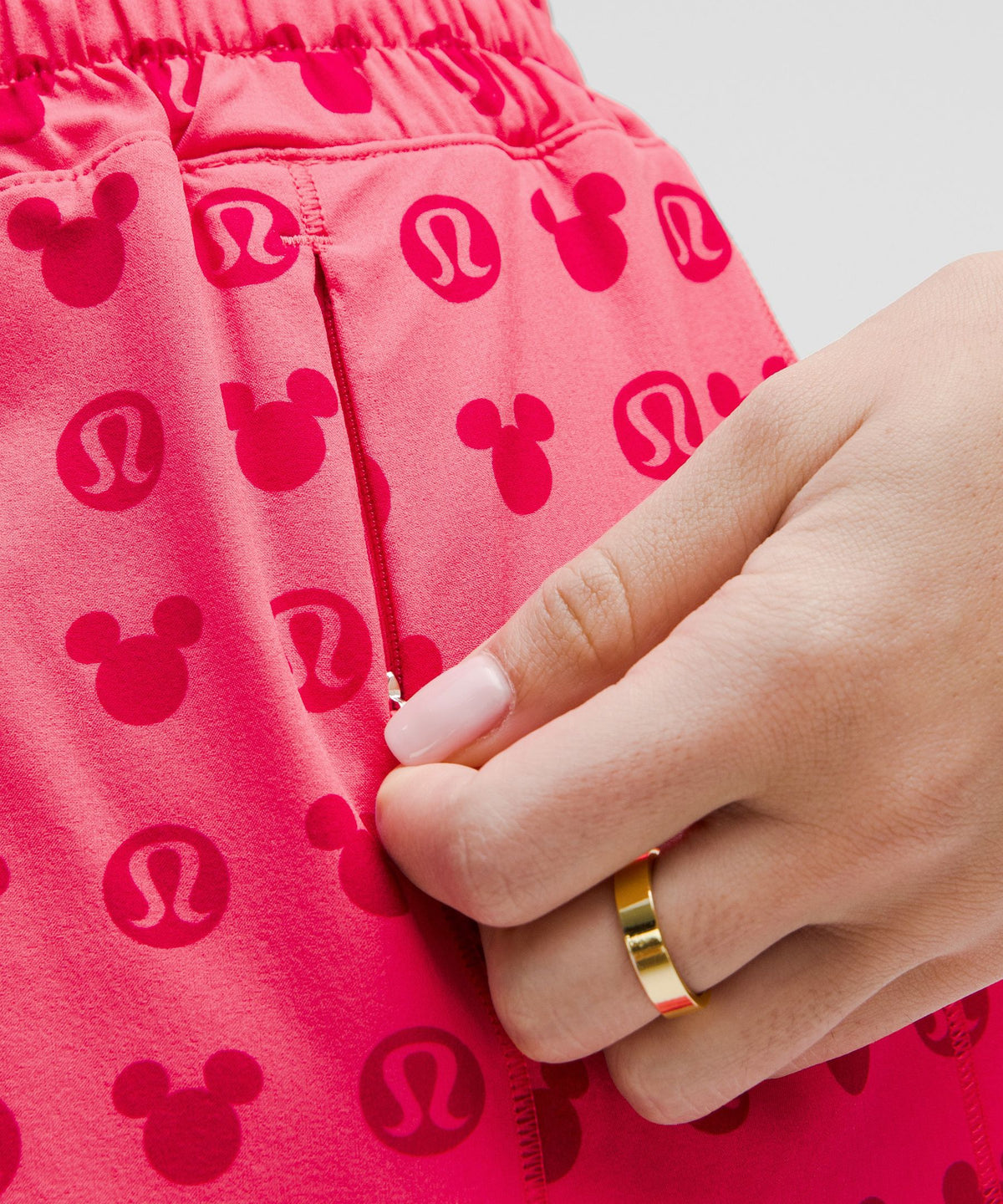 Disney x lululemonHotty Hot High-Rise Short 4"