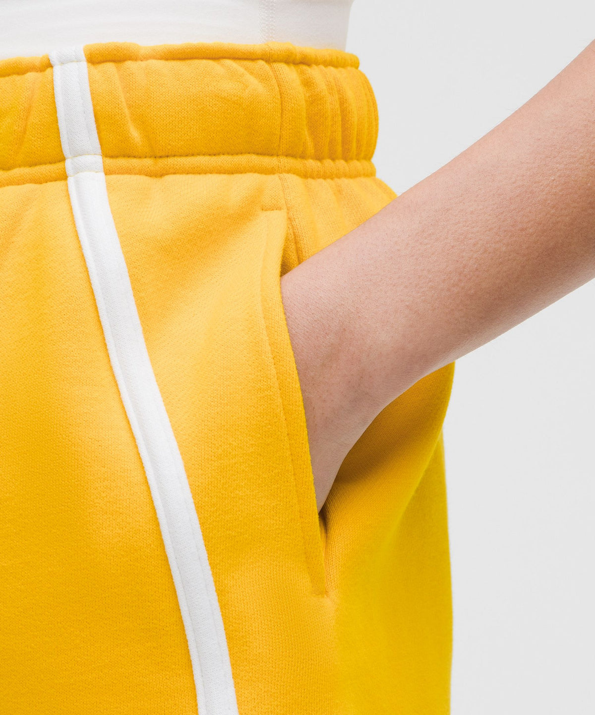 Scuba Mid-Rise Oversized Short 3"Trim