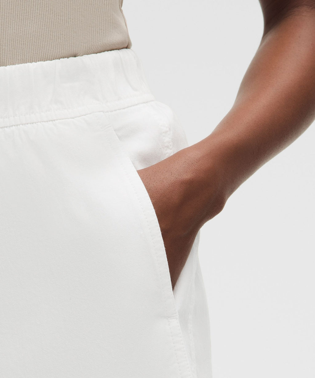 LuluLinen High-Rise Relaxed-Fit Short 7"