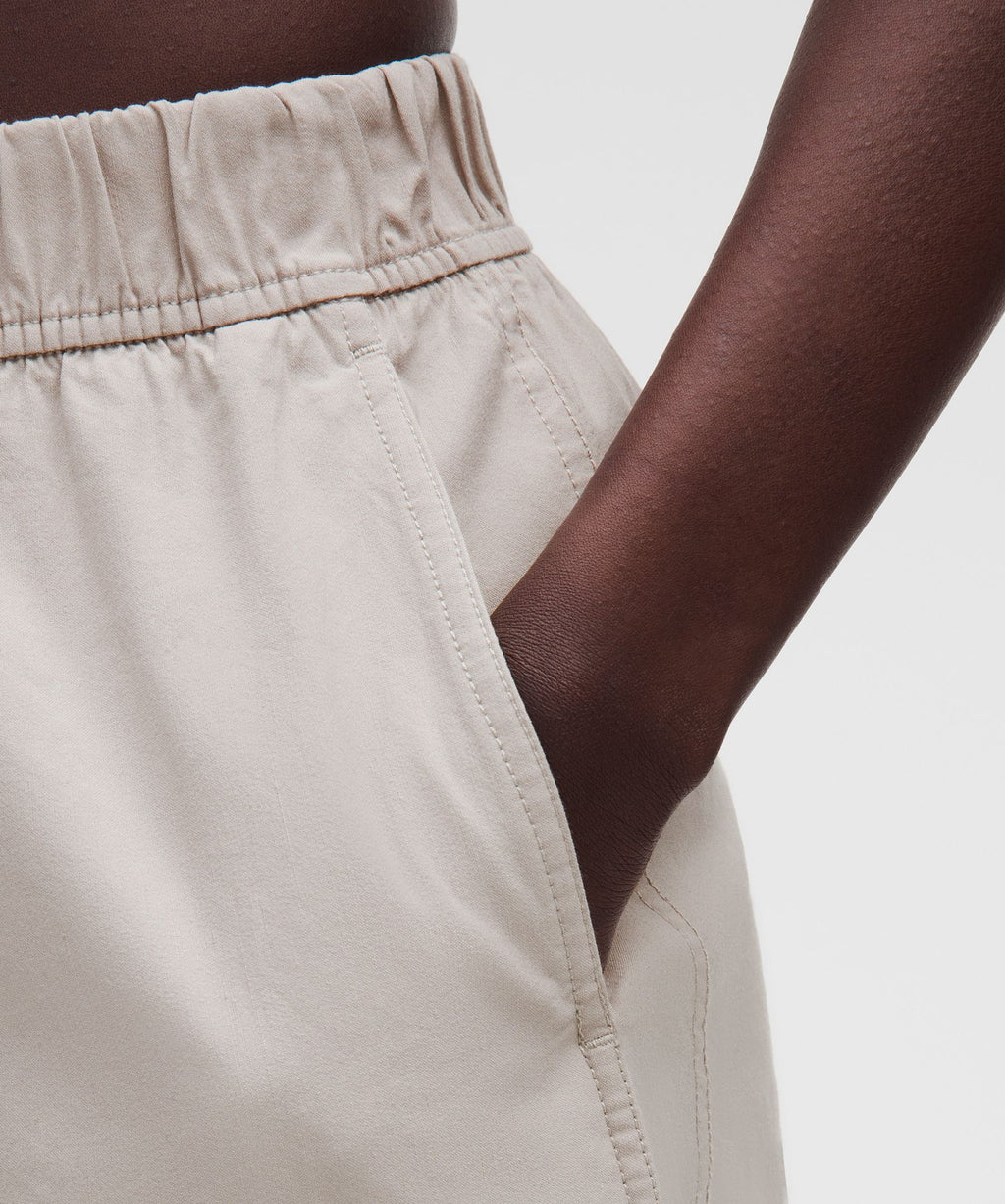 LuluLinen High-Rise Relaxed-Fit Short 7"
