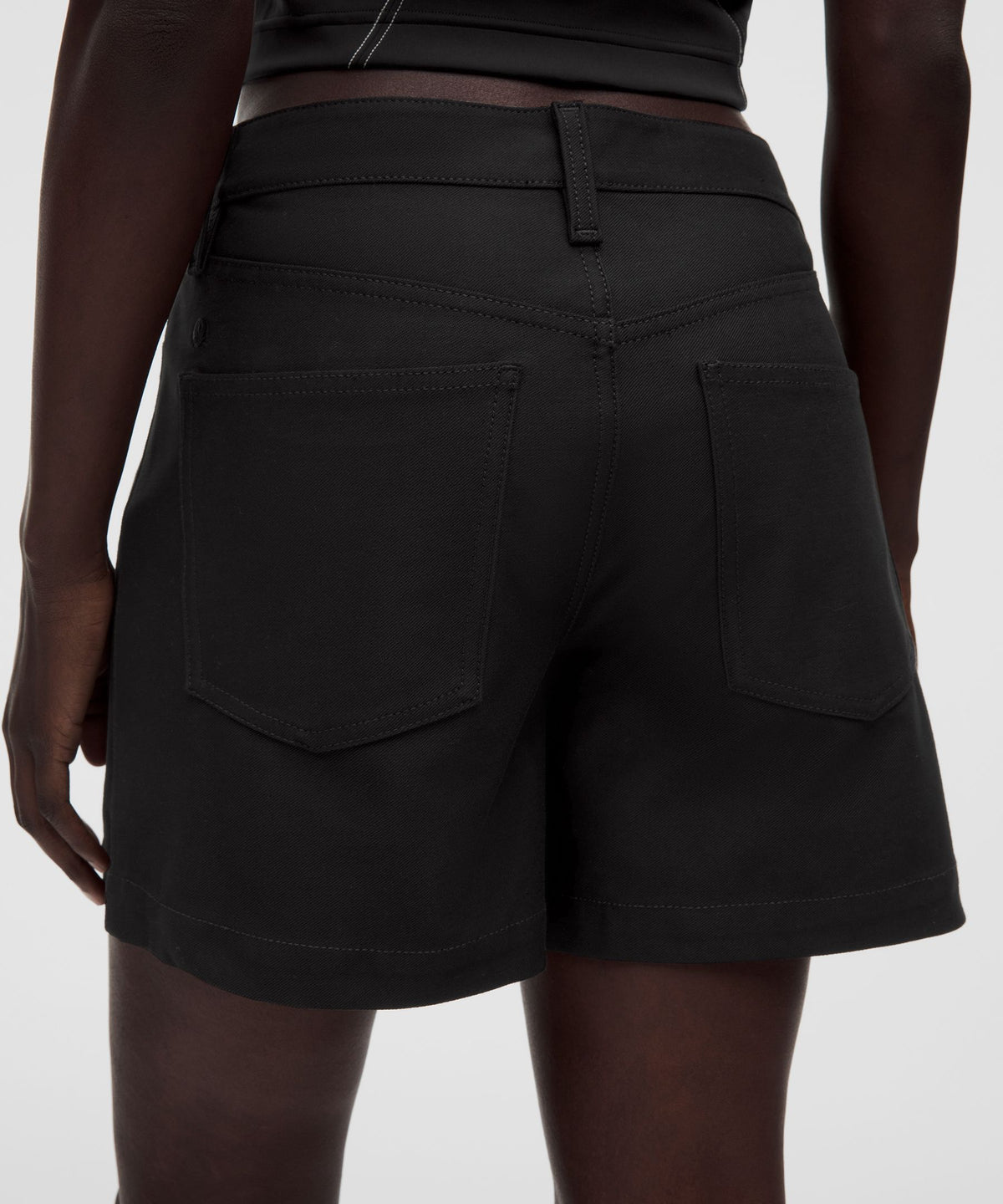 EasyFive Mid-Rise Short 4.5"