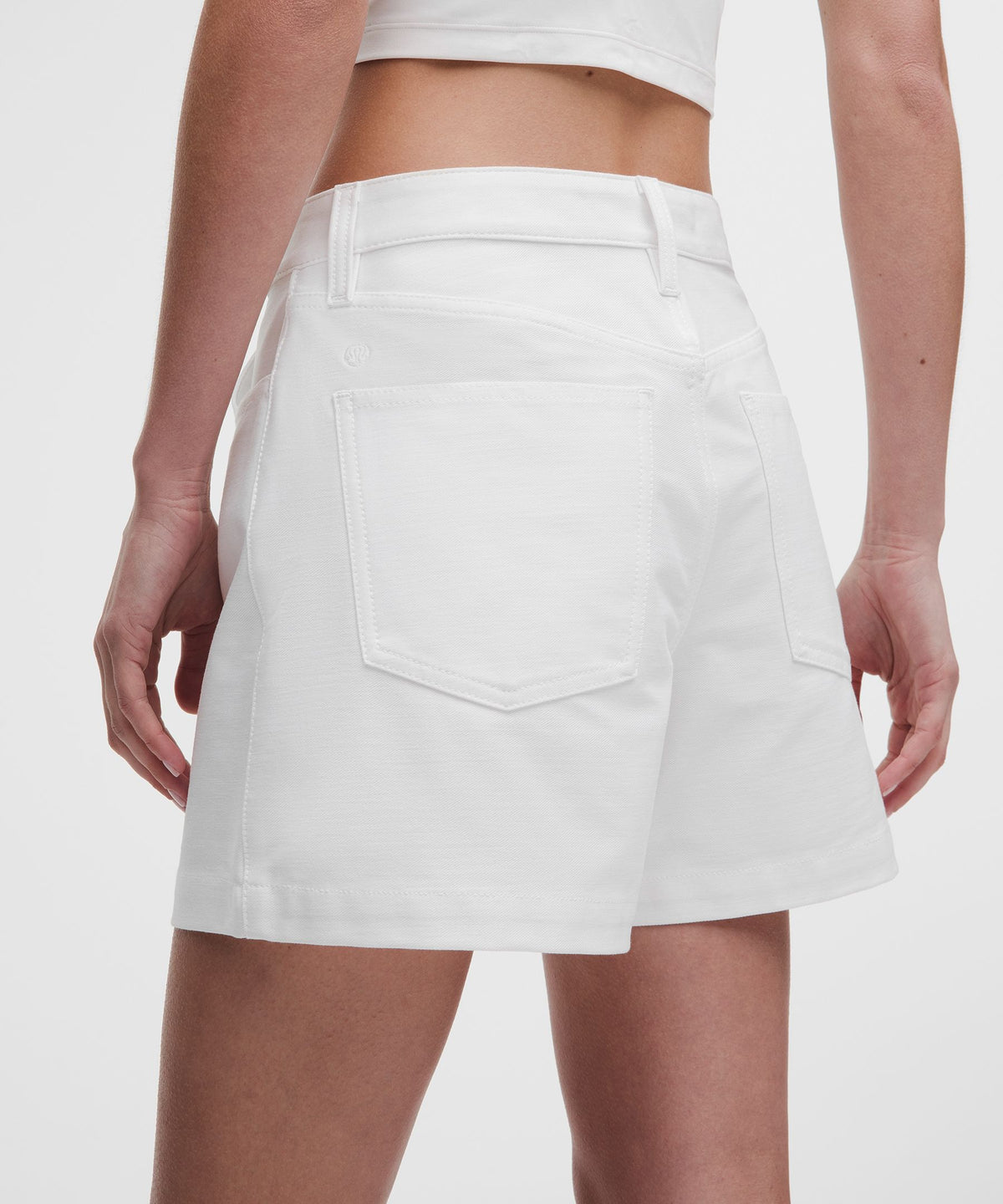 EasyFive Mid-Rise Short 4.5"