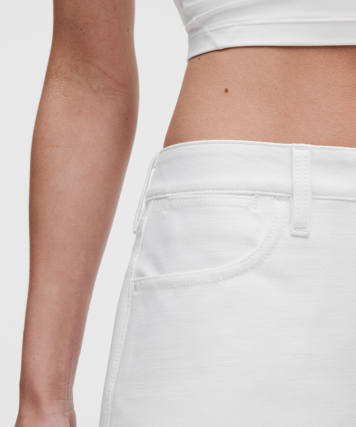 EasyFive Mid-Rise Short 4.5"