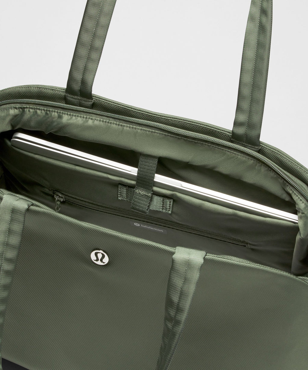 City Essentials Bag 25L