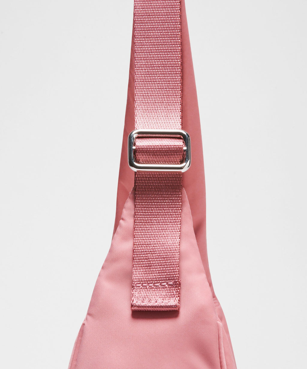 City Essentials Shoulder Bag 4L