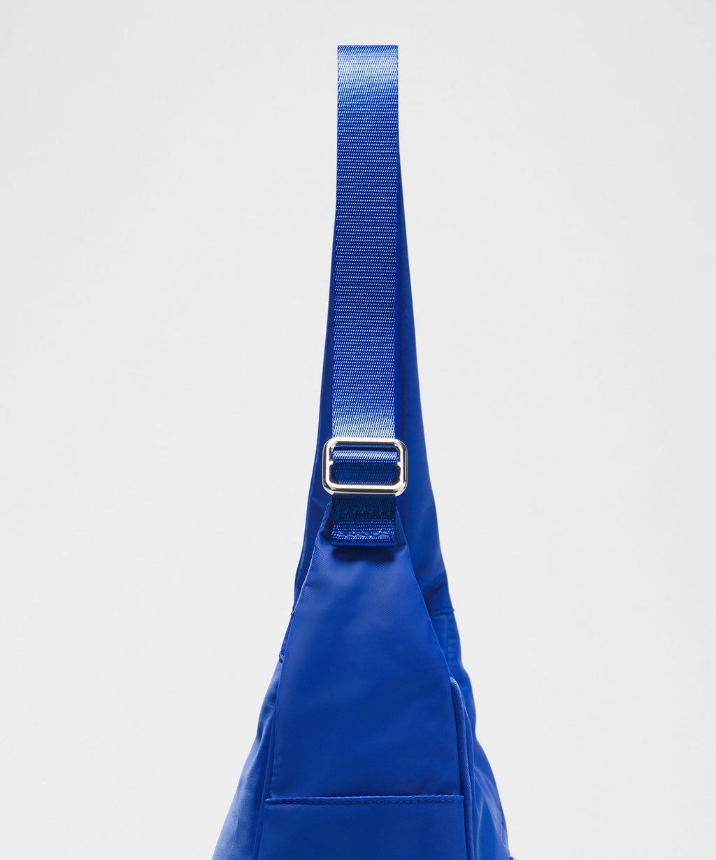 City Essentials Shoulder Bag 4L