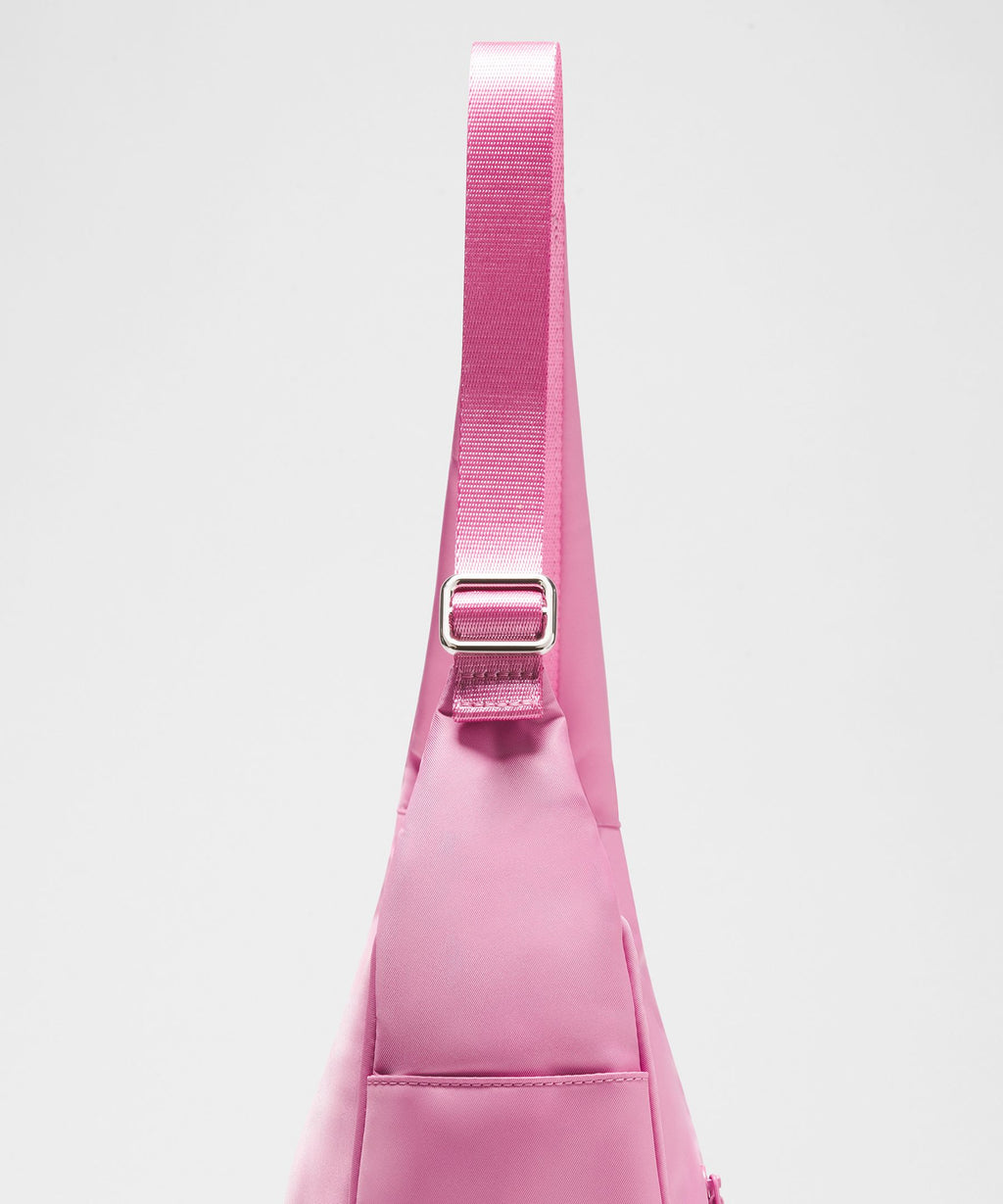 City Essentials Shoulder Bag 4L