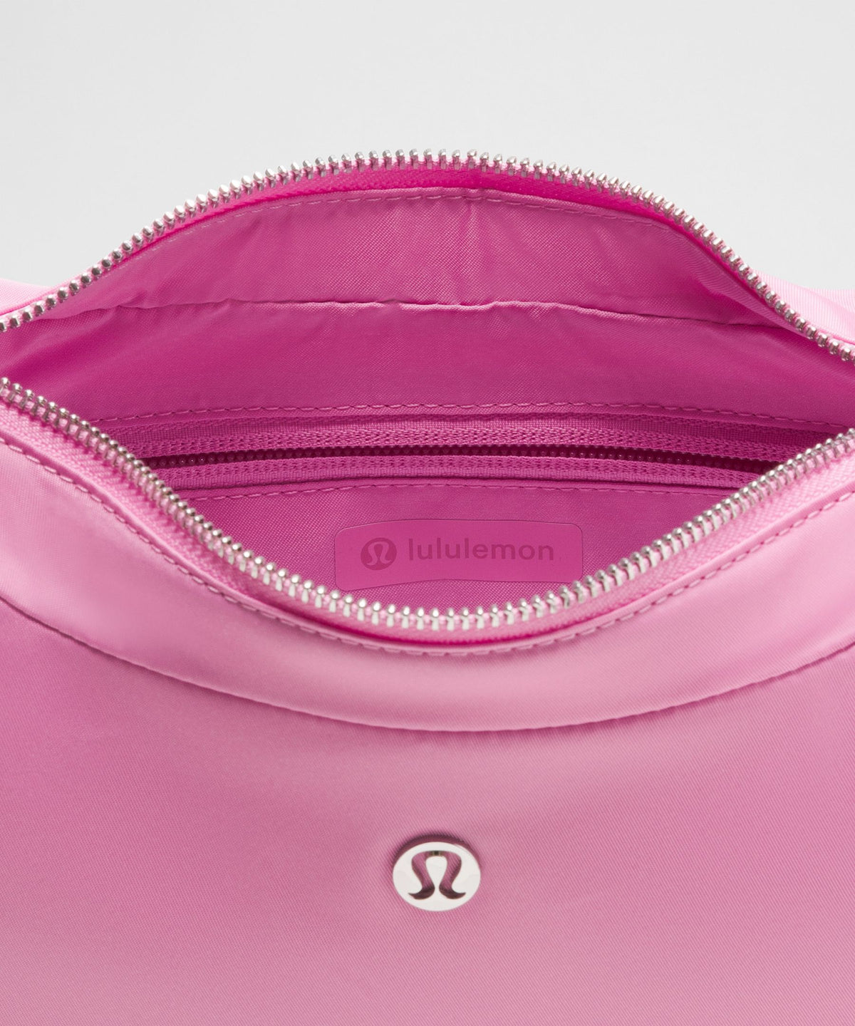 City Essentials Shoulder Bag 4L